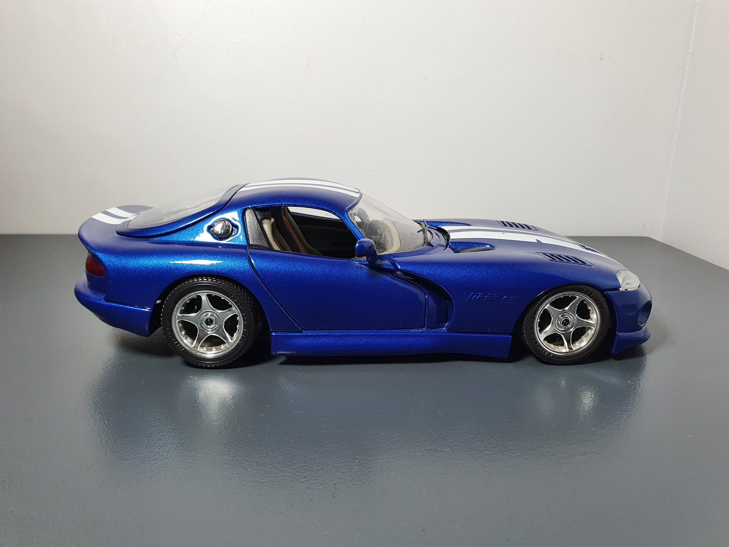 1:18 Dodge Viper GTS-R ~ Bburago ~ Metallic Blue