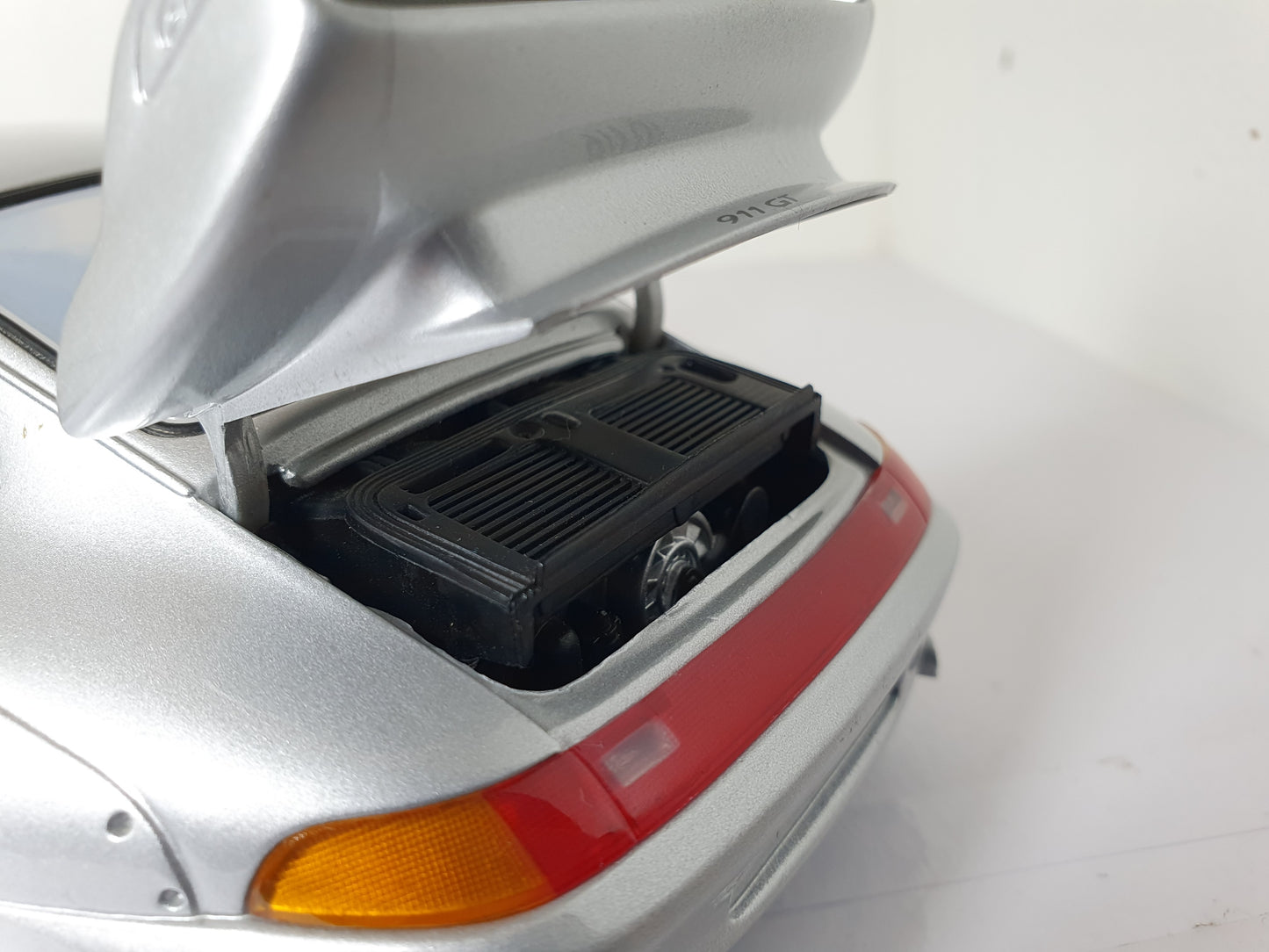 1:18 Porsche 911 GT2 ~ UT Models ~ Silver