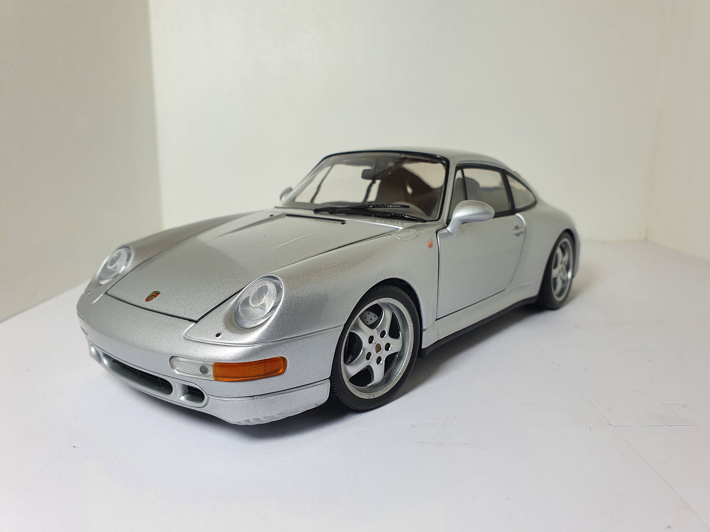 1:18 Porsche 911 Carrera S 993 ~ UT Models ~ Silver