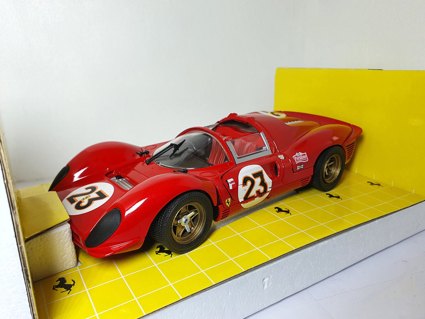 1:18 Ferrari 330 P4 LM