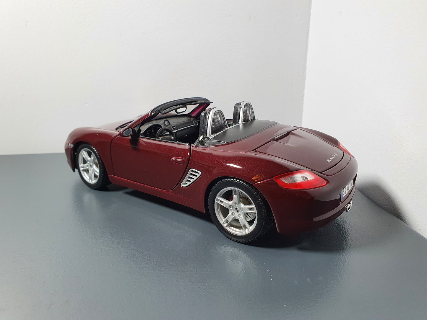 1:18 Porsche Boxster S 987 ~ Maisto ~ Carmona Red Metallic