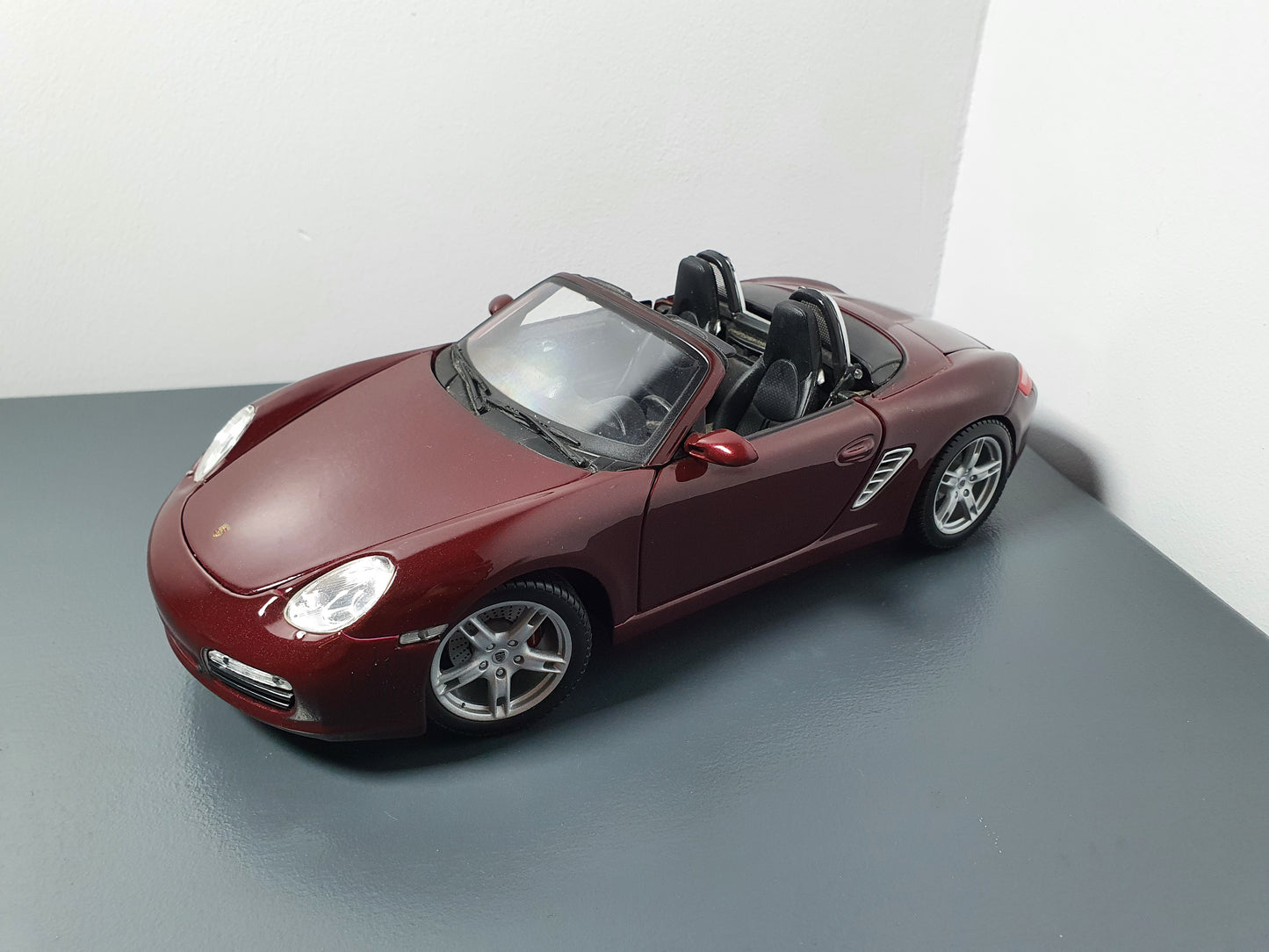 1:18 Porsche Boxster S 987 ~ Maisto ~ Carmona Red Metallic