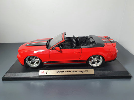 1:18 Ford Mustang GT Convertible ~ Maisto ~ Red W/ Black Stripes