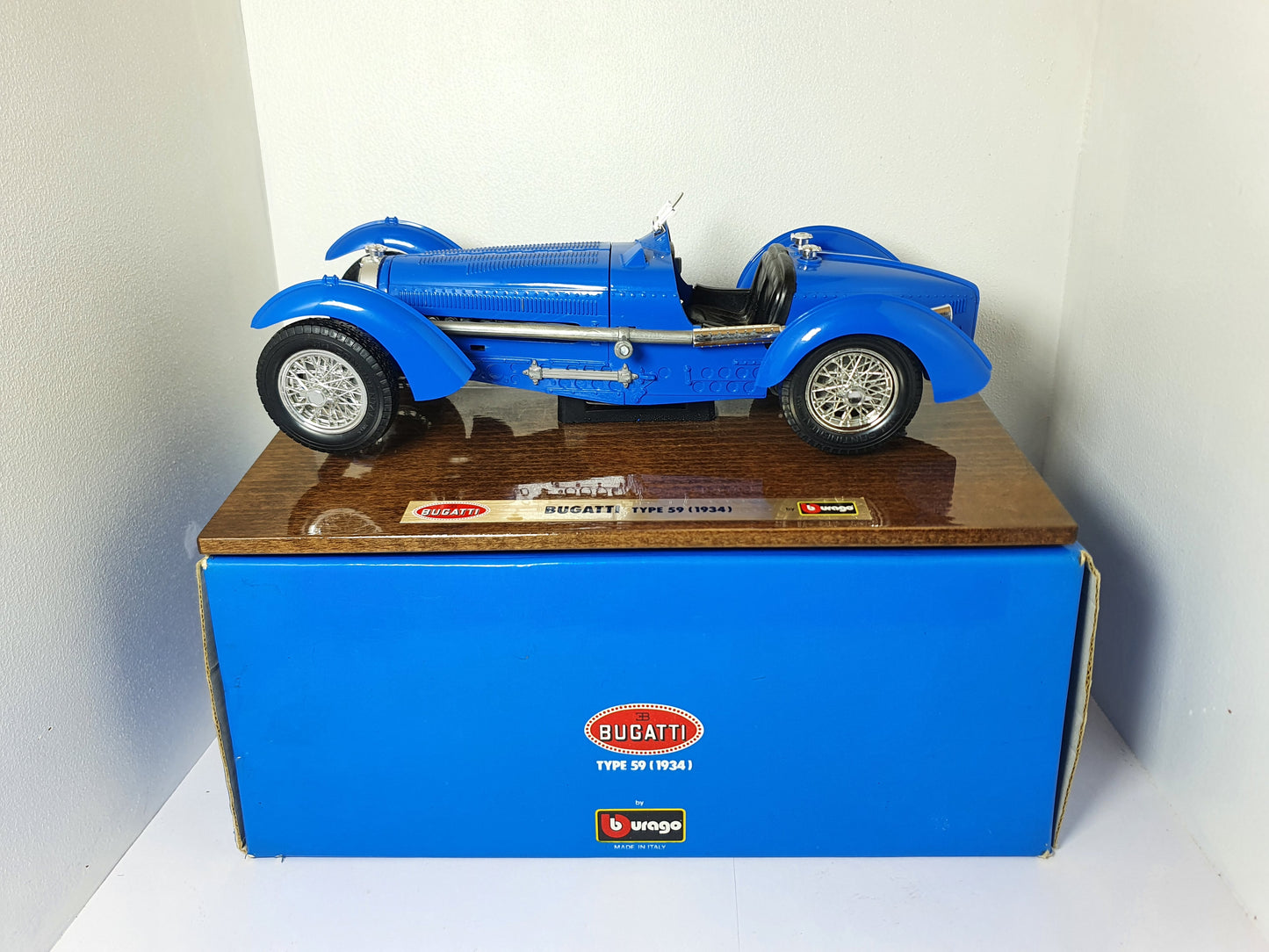 1:18 1934 Bugatti Type 59 W/ Wooden Base ~ Bburago ~ Blue