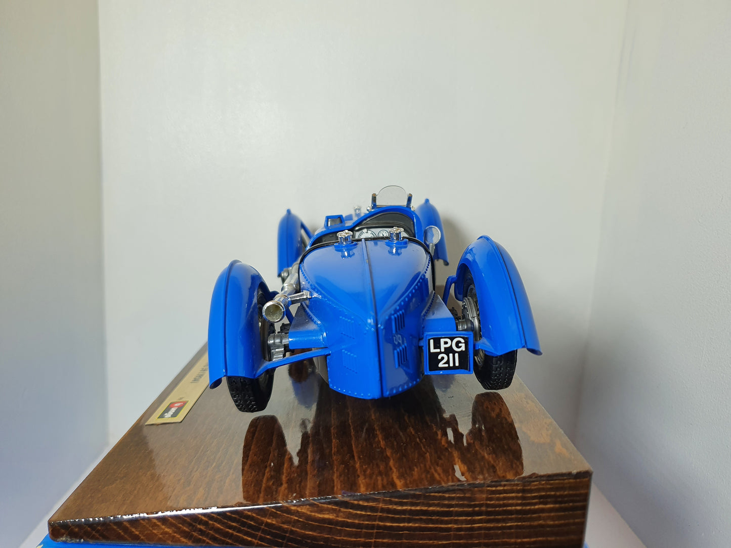 1:18 1934 Bugatti Type 59 W/ Wooden Base ~ Bburago ~ Blue