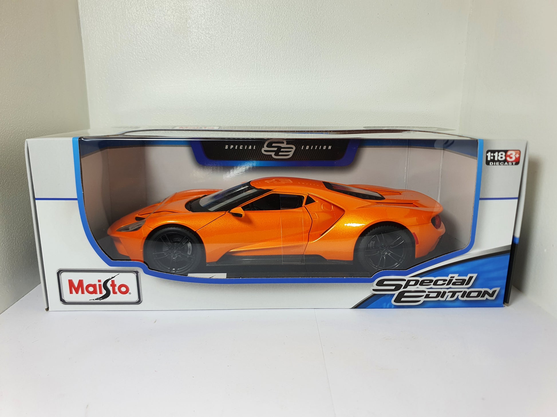 Maisto 1/18 Scale Model Car 46629M - 2017 Ford GT - Orange Maisto 1/18 Scale Model Car 46629M - 2017 Ford GT - Orange