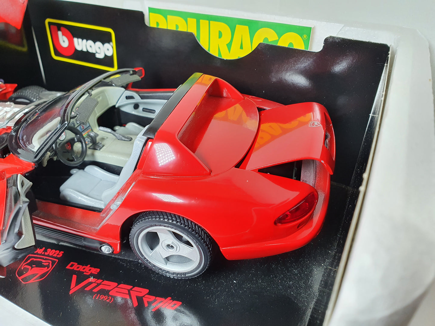 1:18 1992 Dodge Viper RT/10 ~ Red ~ Bburago