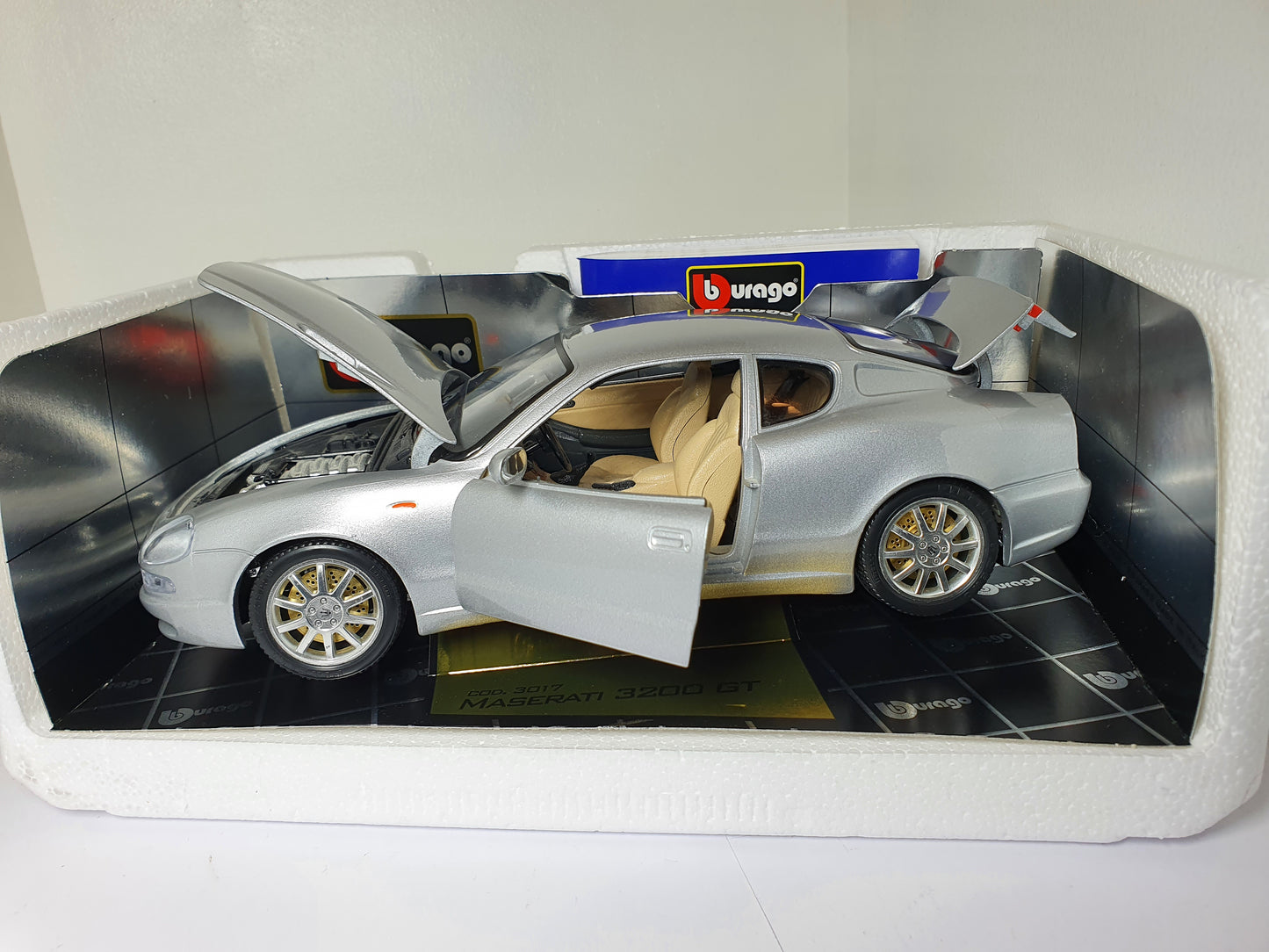 1:18 Maserati 3200 GT ~ Silver ~ Bburago