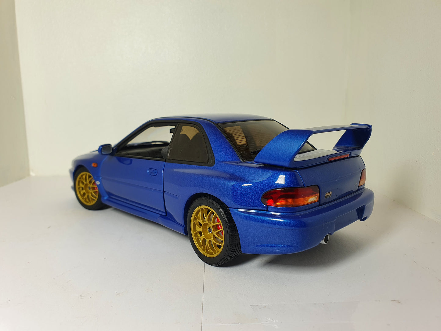 1:18 Subaru Impreza 22B STI ~ Autoart ~ Metallic Blue