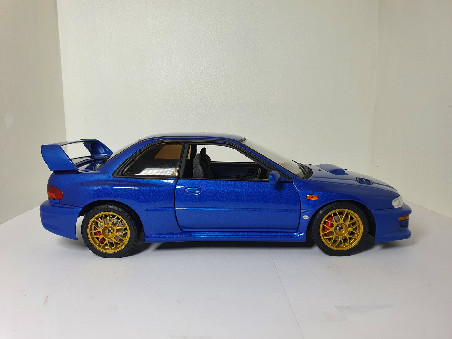 1:18 Subaru Impreza 22B STI ~ Autoart ~ Metallic Blue