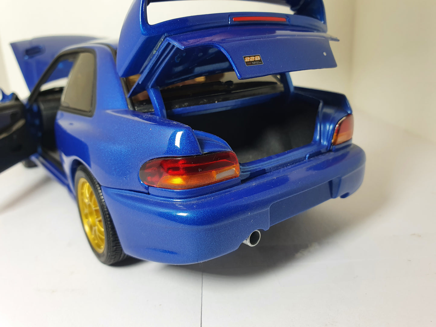 1:18 Subaru Impreza 22B STI ~ Autoart ~ Metallic Blue