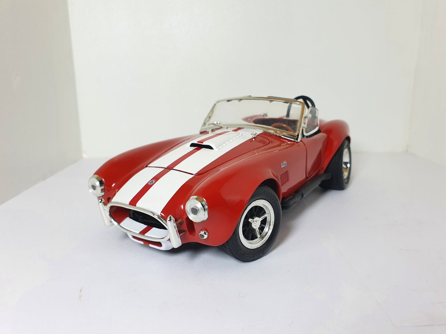 1:18 Shelby Cobra 427 S/C ~ ERTL ~ Red