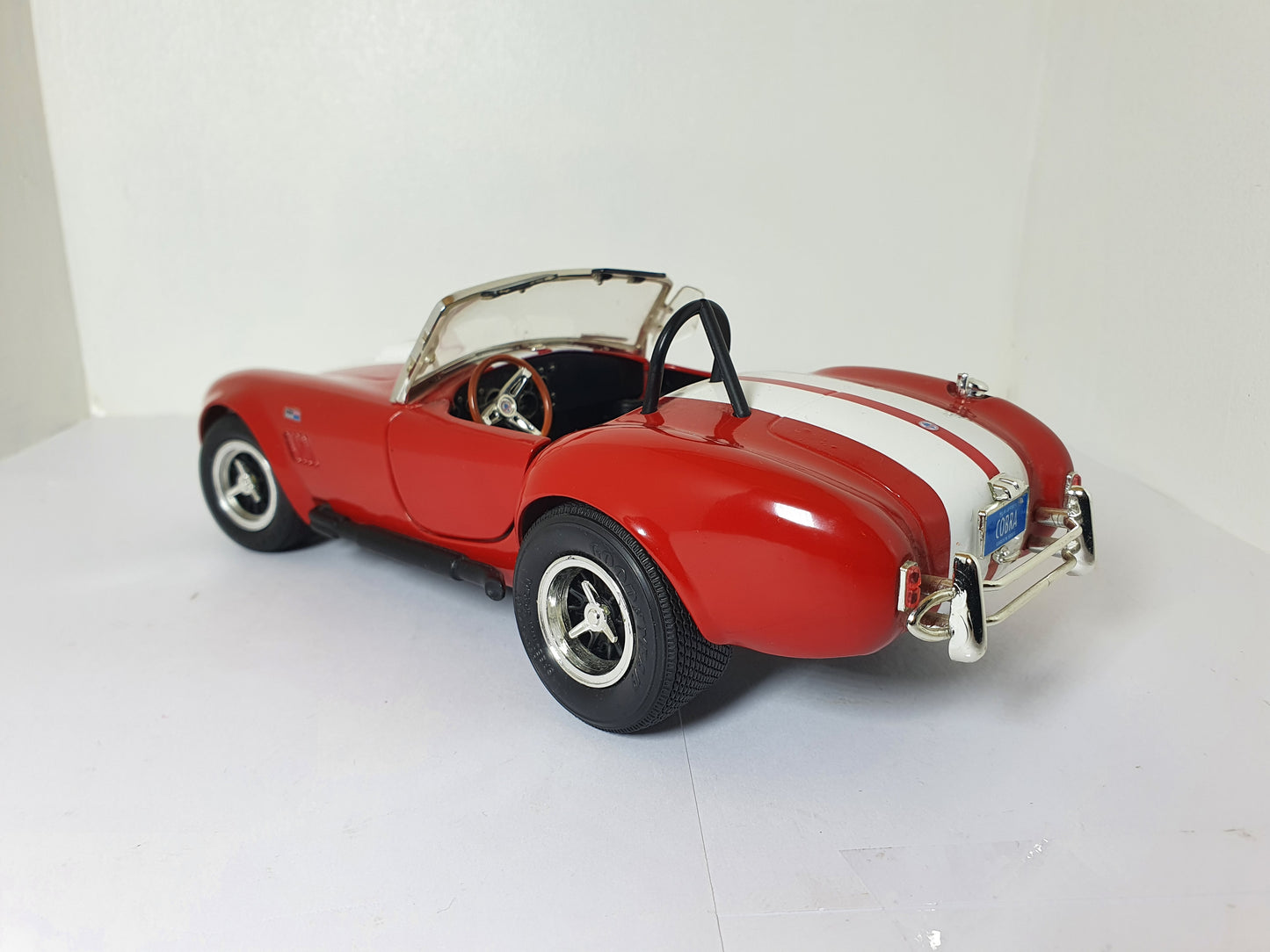 1:18 Shelby Cobra 427 S/C ~ ERTL ~ Red