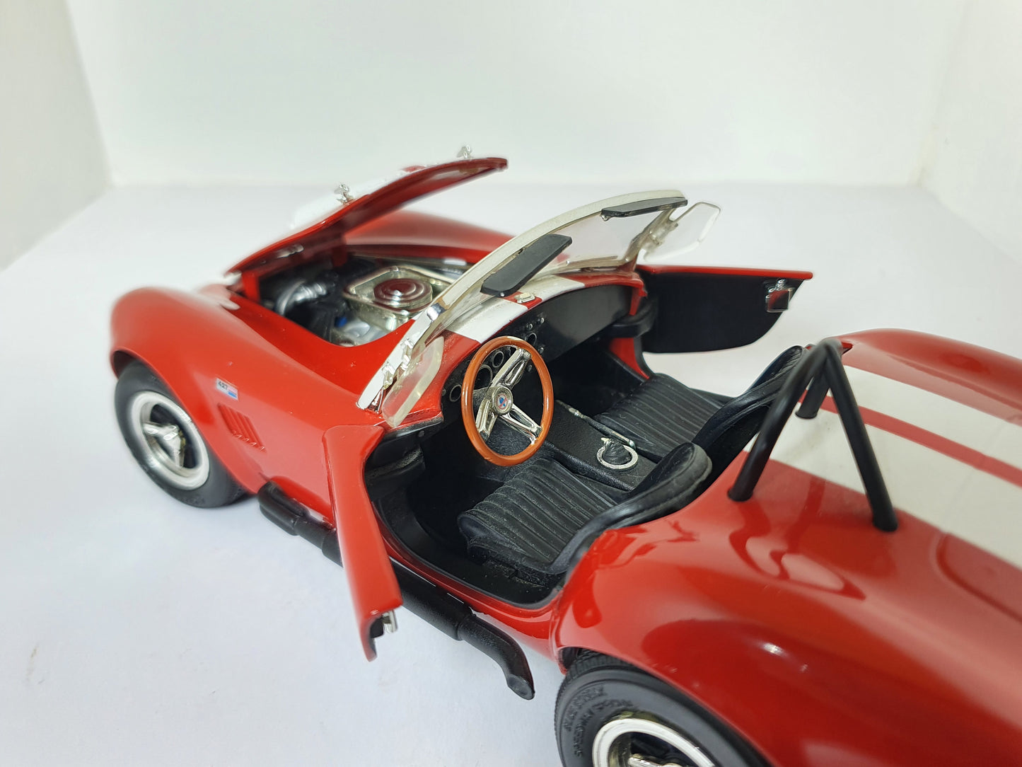 1:18 Shelby Cobra 427 S/C ~ ERTL ~ Red