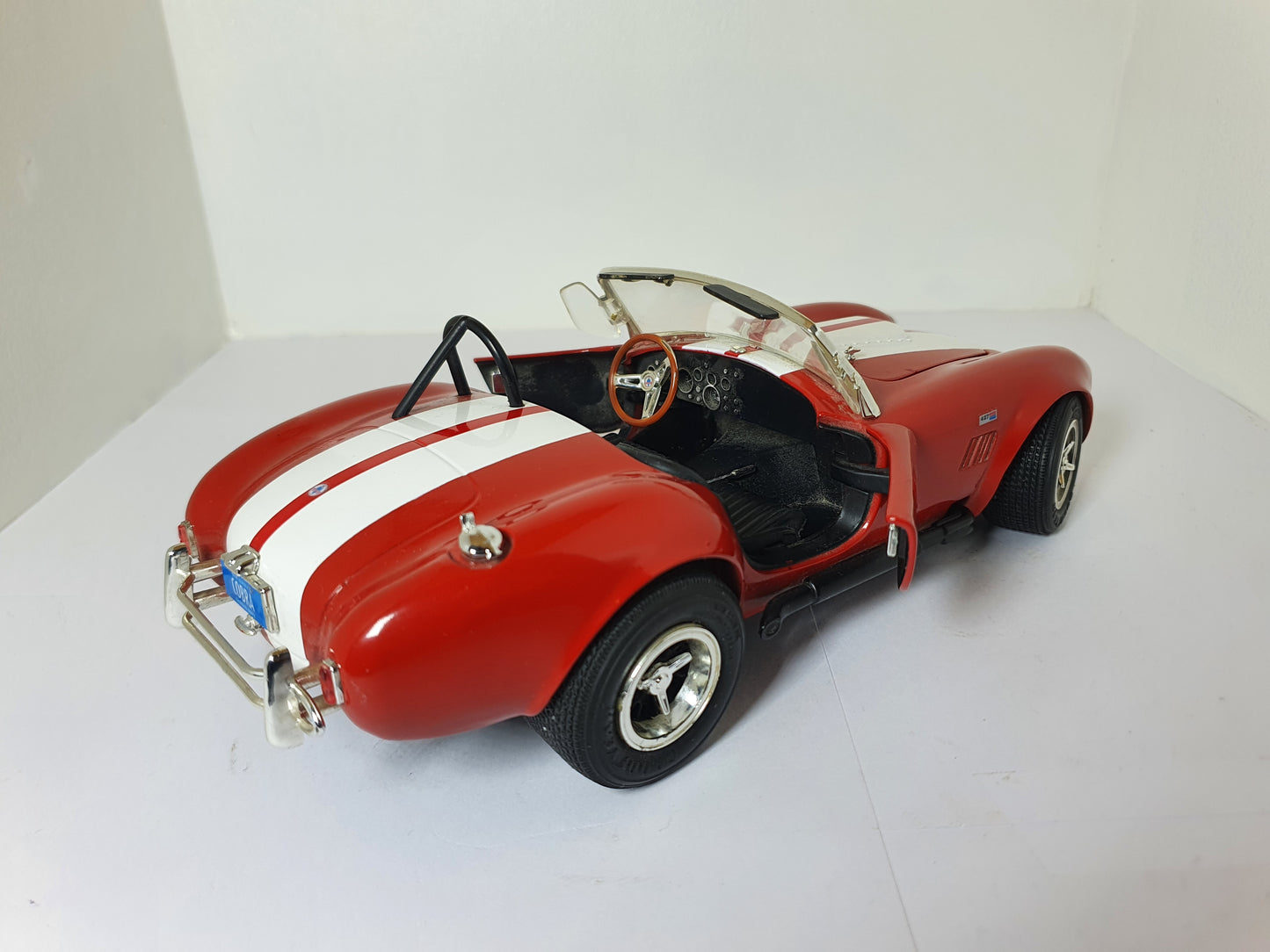 1:18 Shelby Cobra 427 S/C ~ ERTL ~ Red