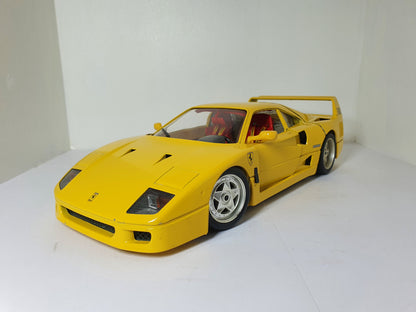 1:18 Ferrari F40 ~ Bburago ~ Yellow