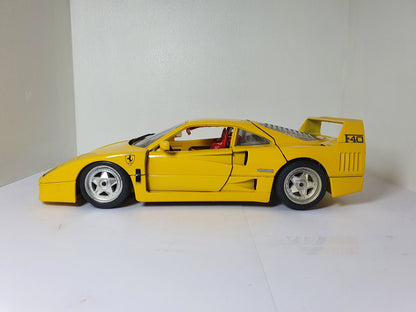 1:18 Ferrari F40 ~ Bburago ~ Yellow