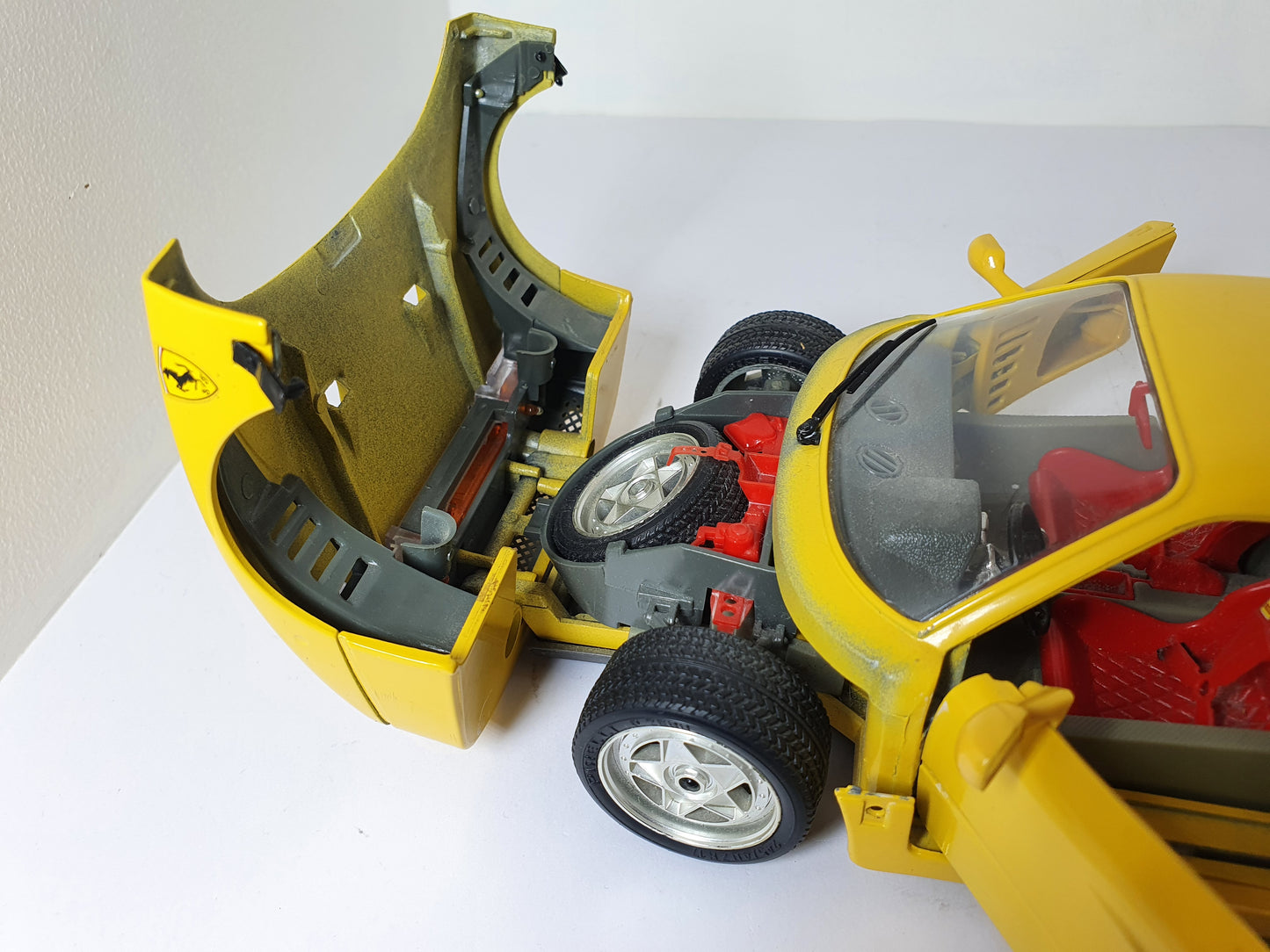 1:18 Ferrari F40 ~ Bburago ~ Yellow