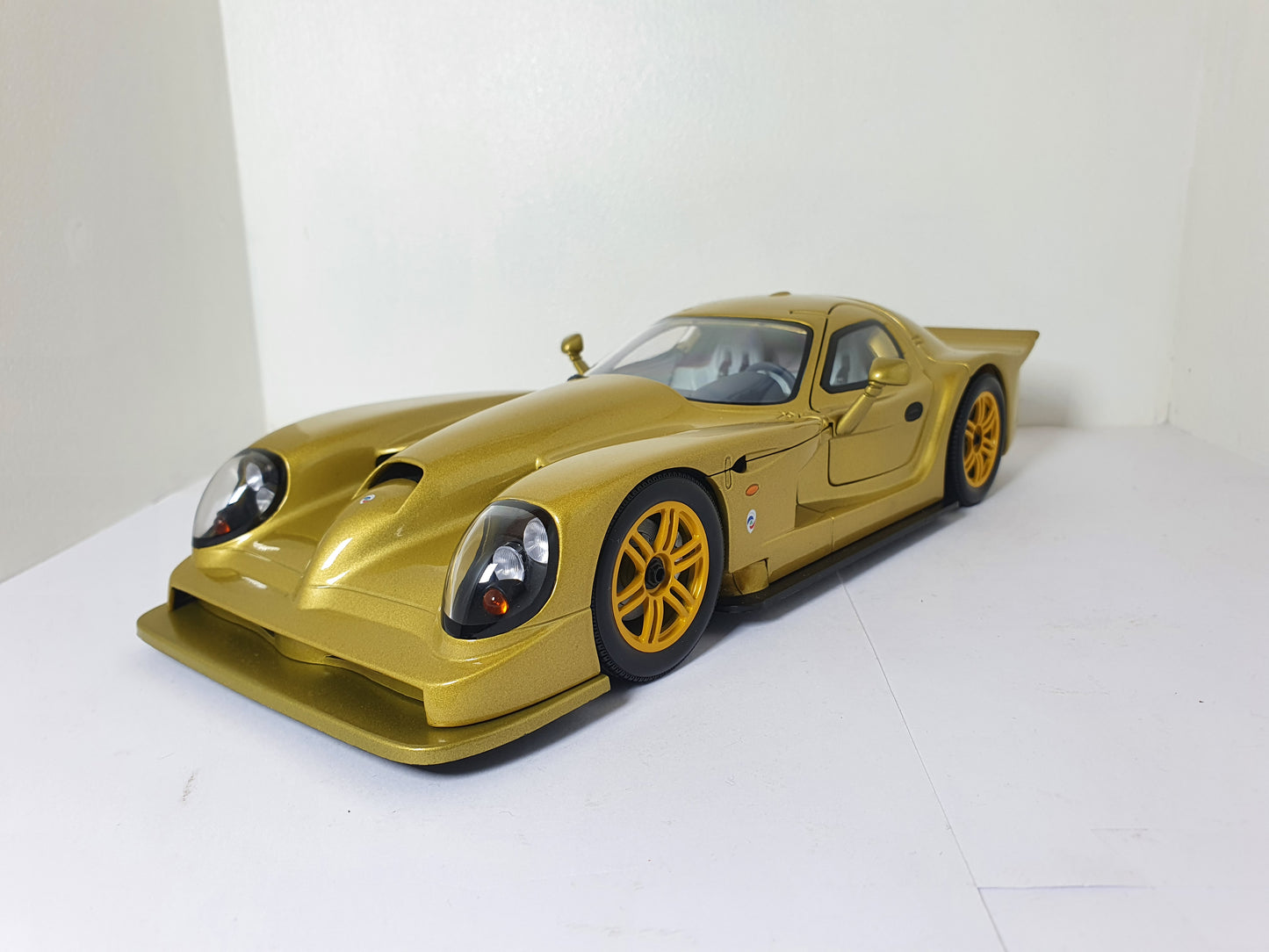 1:18 Panoz Esperante GTR-1 ~ Autoart ~ Gold