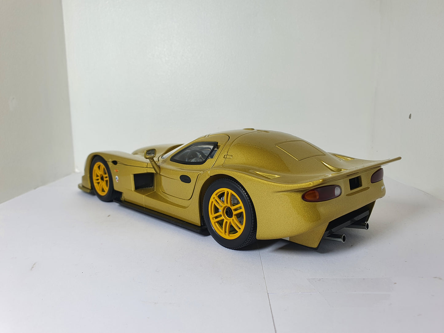 1:18 Panoz Esperante GTR-1 ~ Autoart ~ Gold