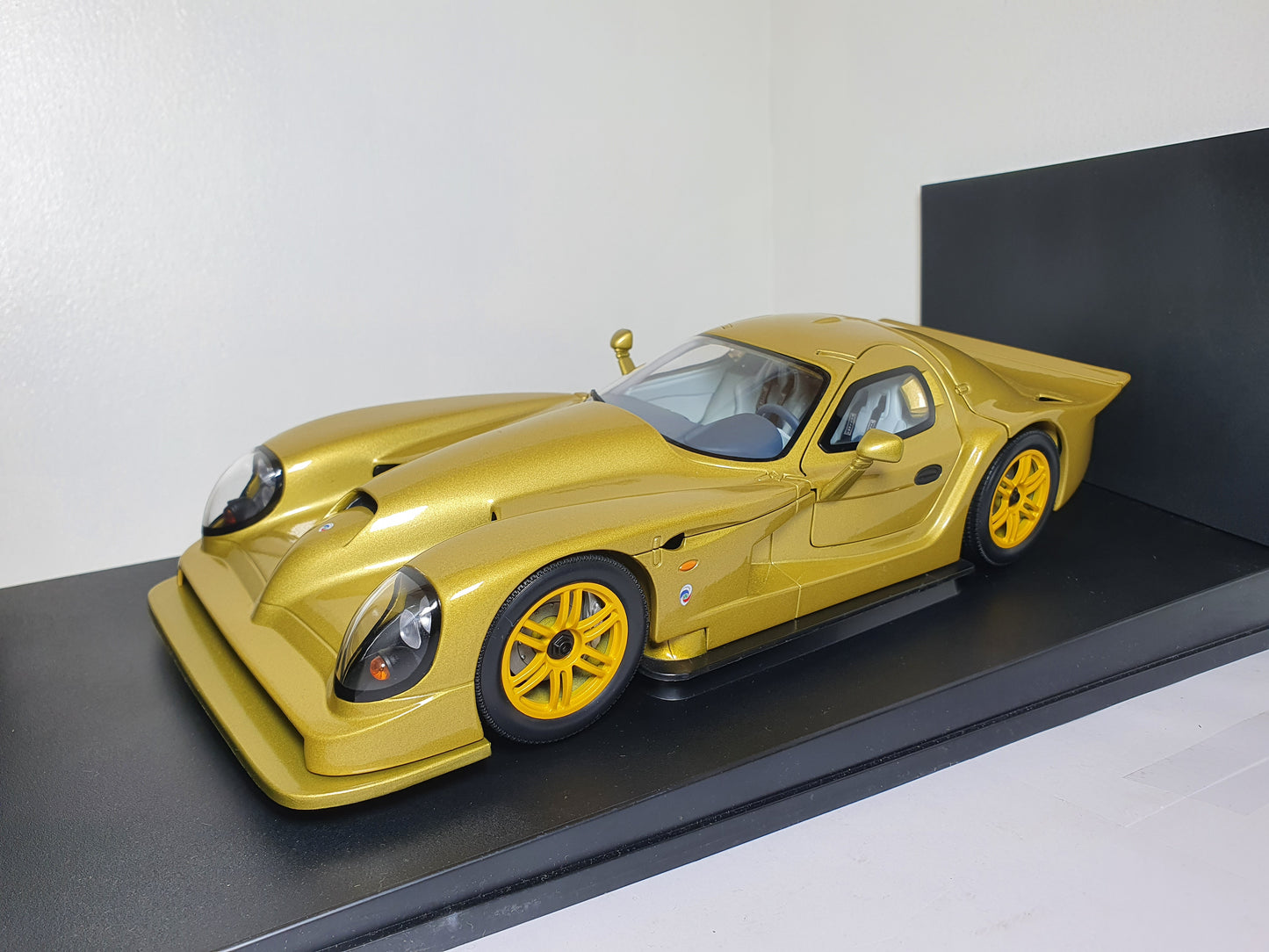 1:18 Panoz Esperante GTR-1 ~ Autoart ~ Gold