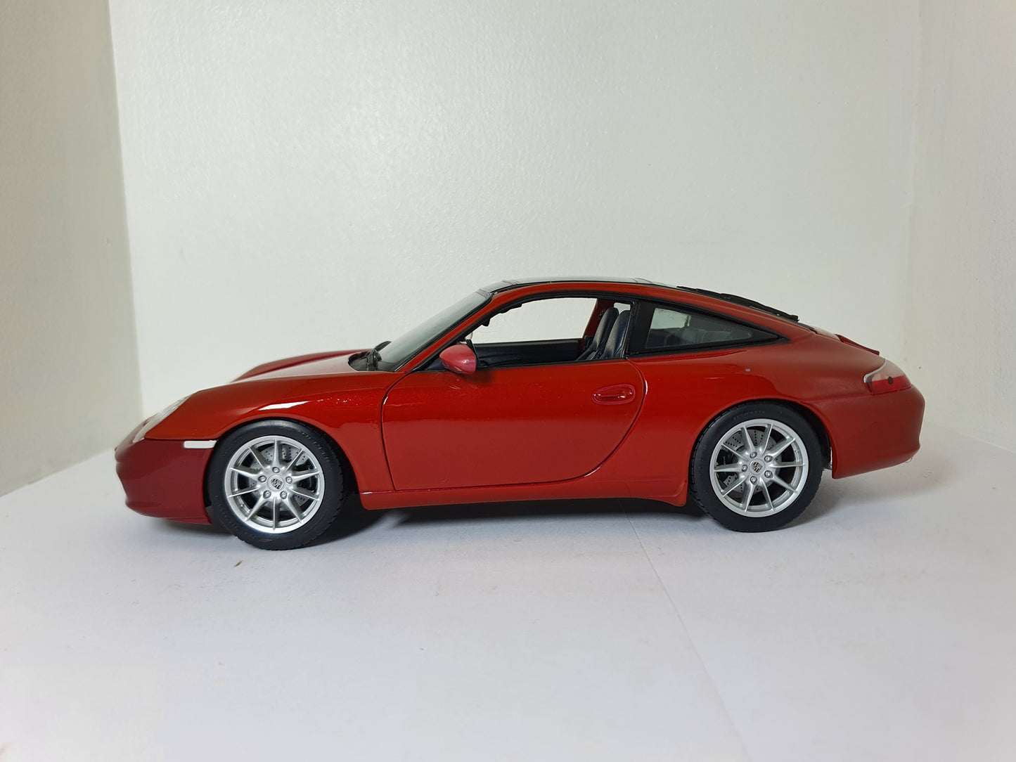 1:18 Porsche 911 Targa 996 ~ Maisto ~ Red