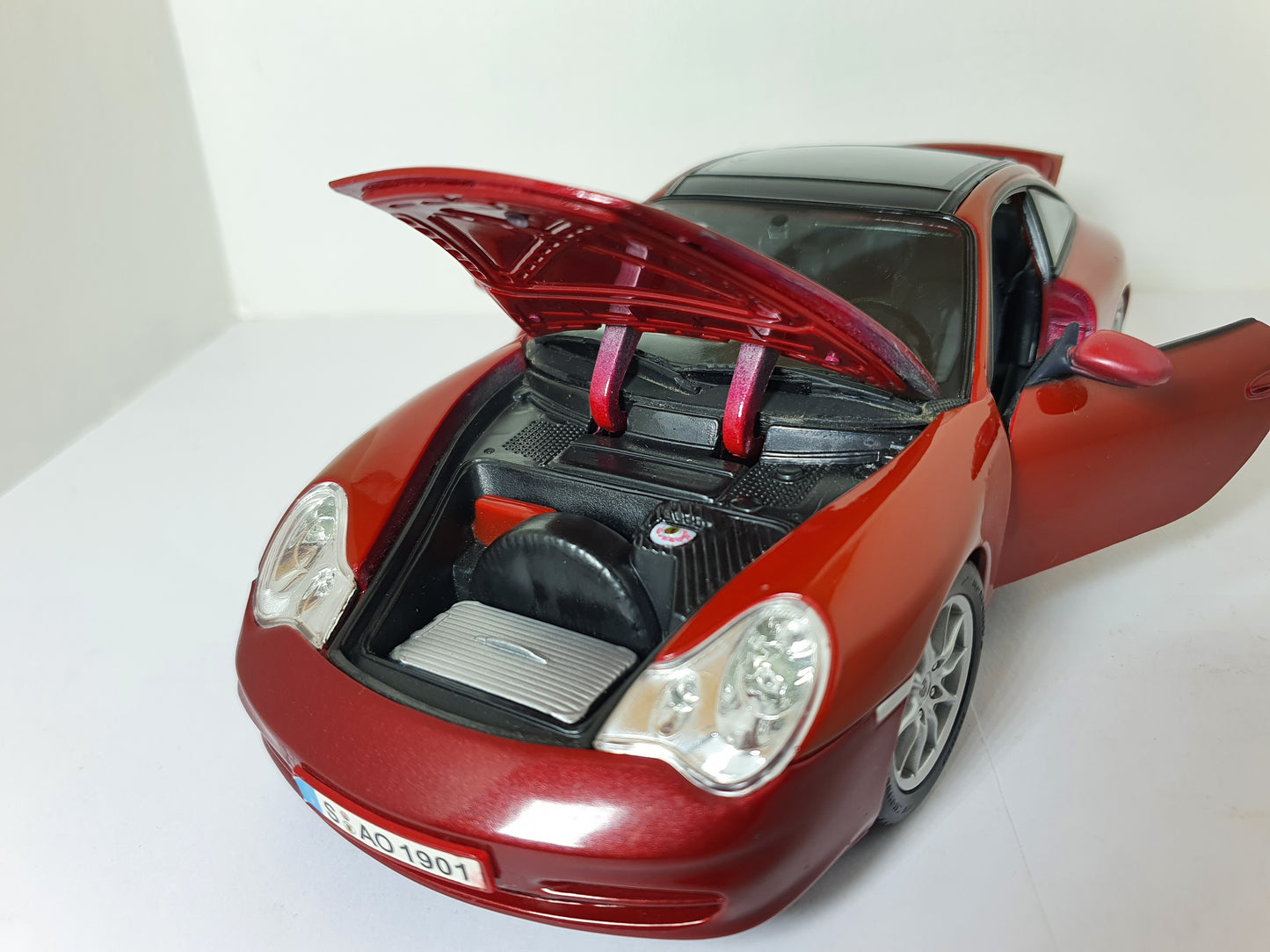 1:18 Porsche 911 Targa 996 ~ Maisto ~ Red