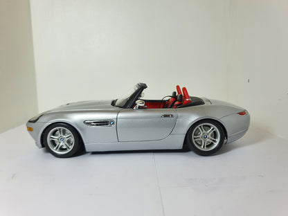 1:18 BMW Z8 ~ Bburago ~ Silver