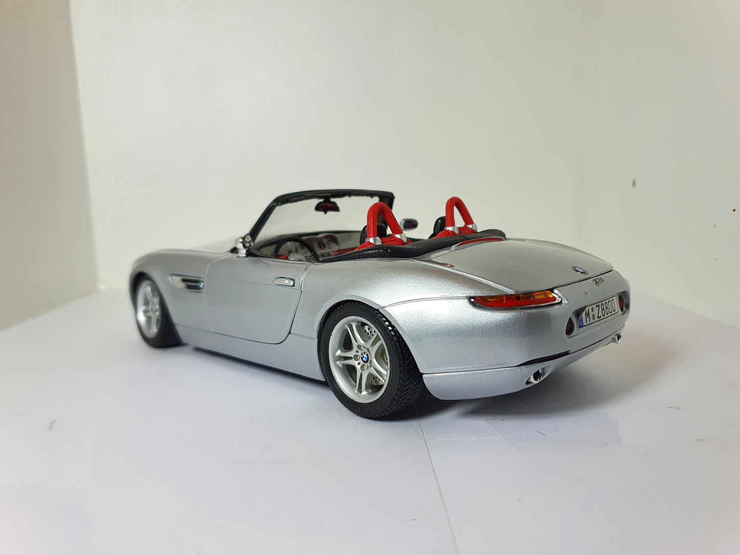 1:18 BMW Z8 ~ Bburago ~ Silver