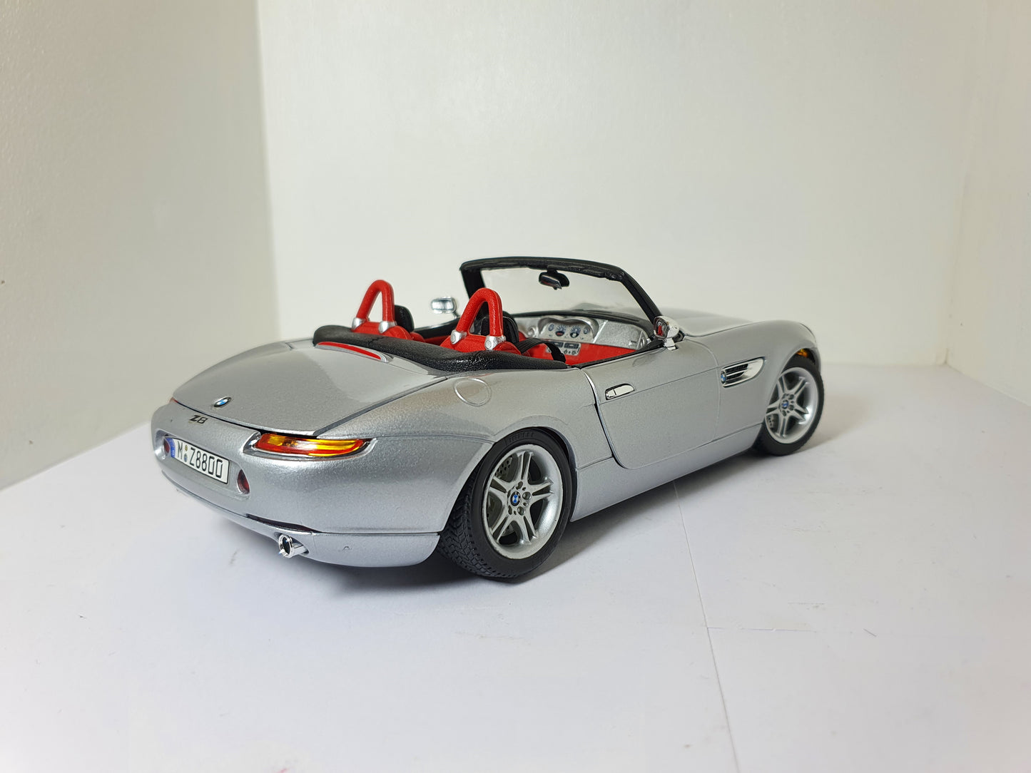 1:18 BMW Z8 ~ Bburago ~ Silver