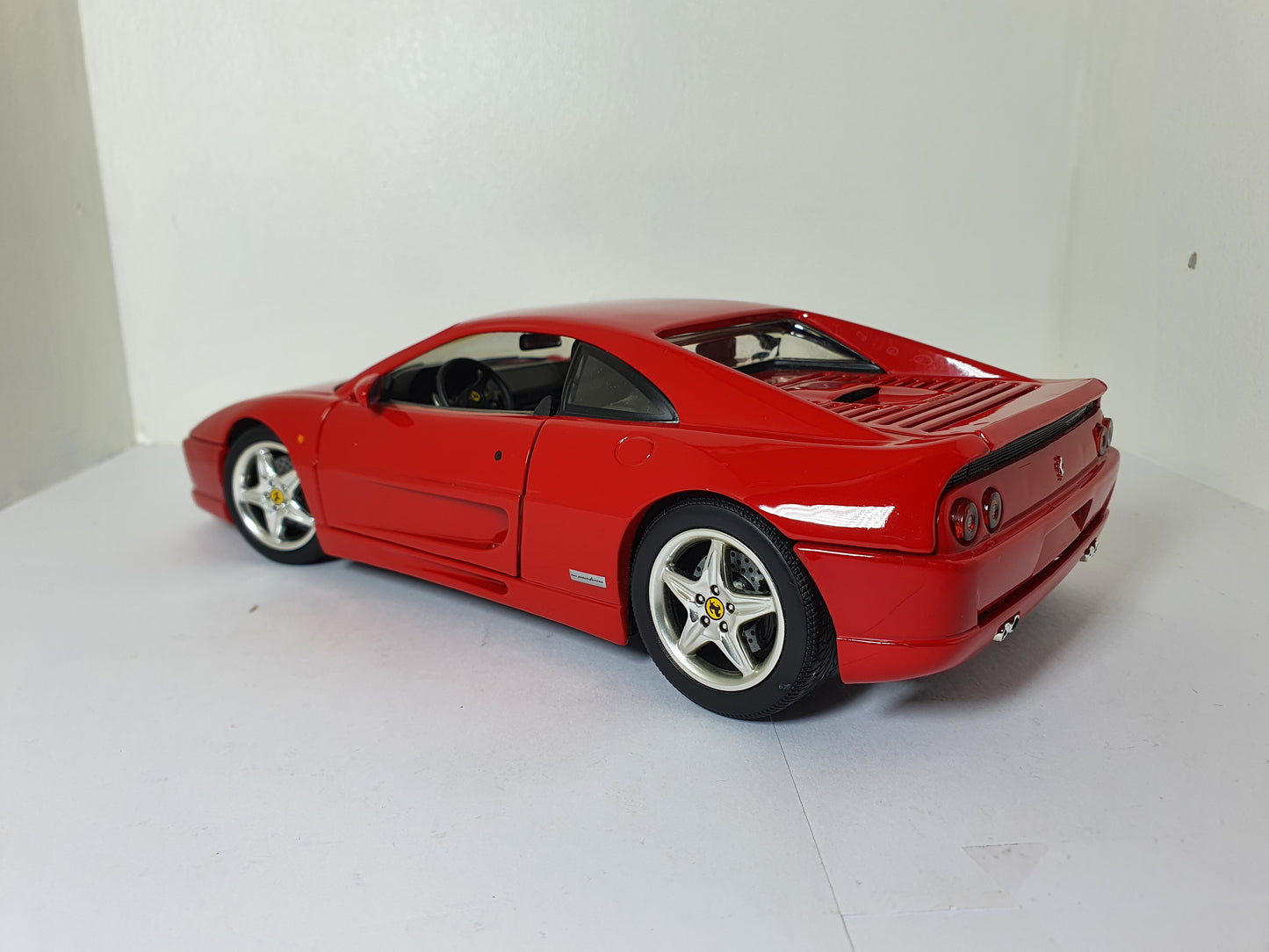 1:18 Ferrari F355 Berlinetta ~ Hot Wheels ~ Rosso Corsa