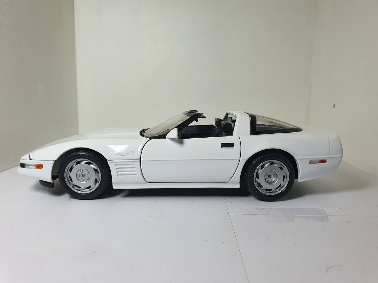 1:18 Corvette C4 ZR-1 ~ Maisto ~ White