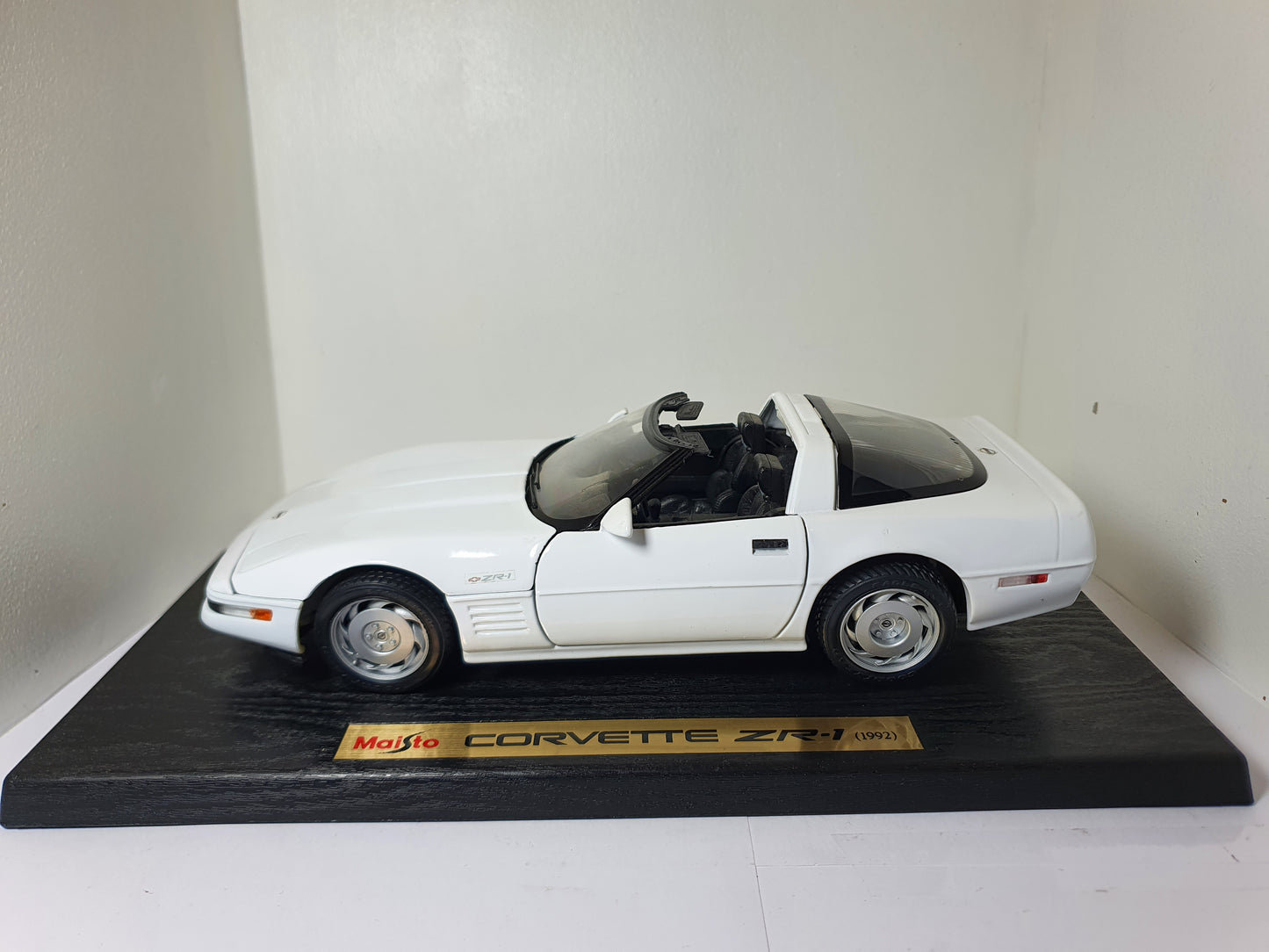 1:18 Corvette C4 ZR-1 ~ Maisto ~ White