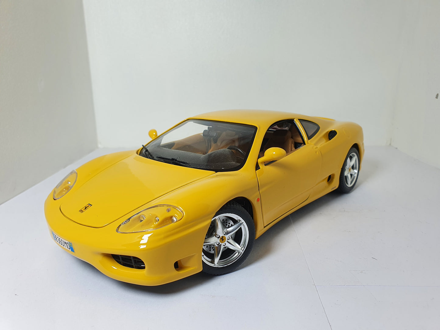 1:18 Ferrari 360 Modena ~ Bburago ~ Yellow