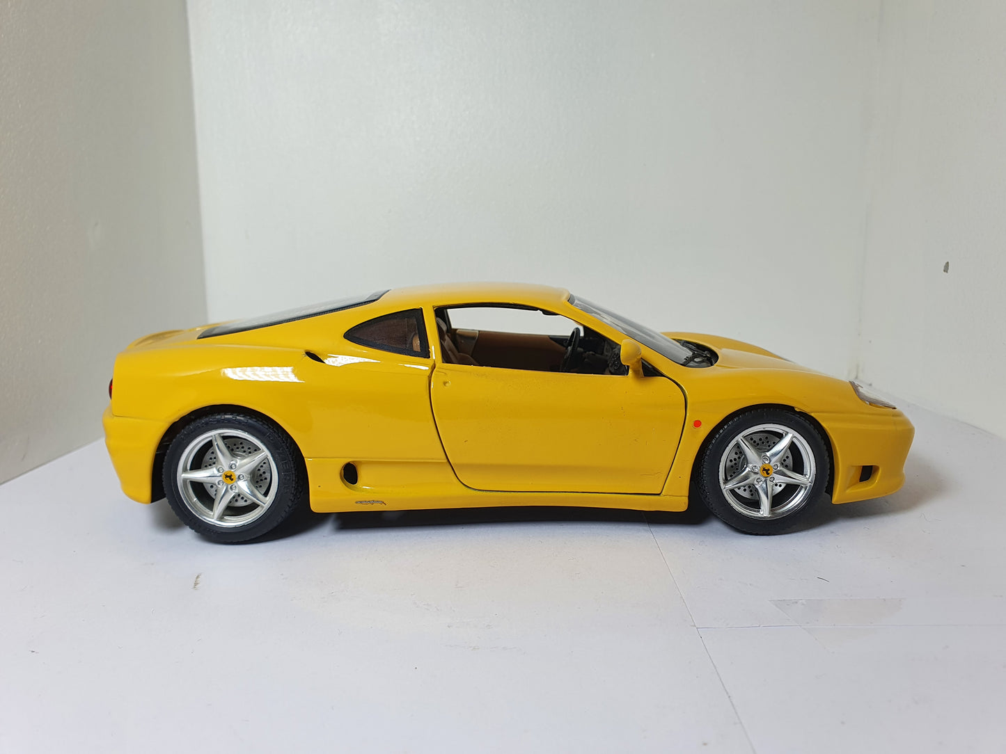 1:18 Ferrari 360 Modena ~ Bburago ~ Yellow