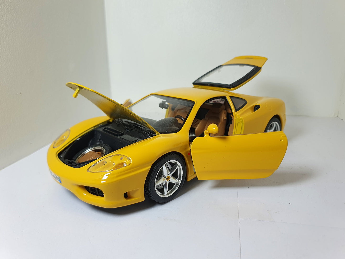 1:18 Ferrari 360 Modena ~ Bburago ~ Yellow