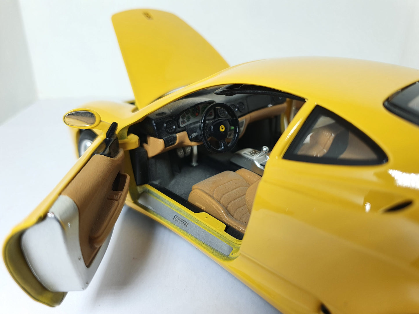 1:18 Ferrari 360 Modena ~ Bburago ~ Yellow