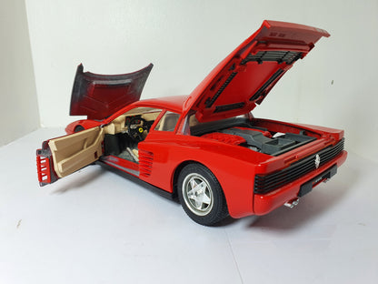 1:18 Ferrari Testarossa ~ Bburago ~ Red