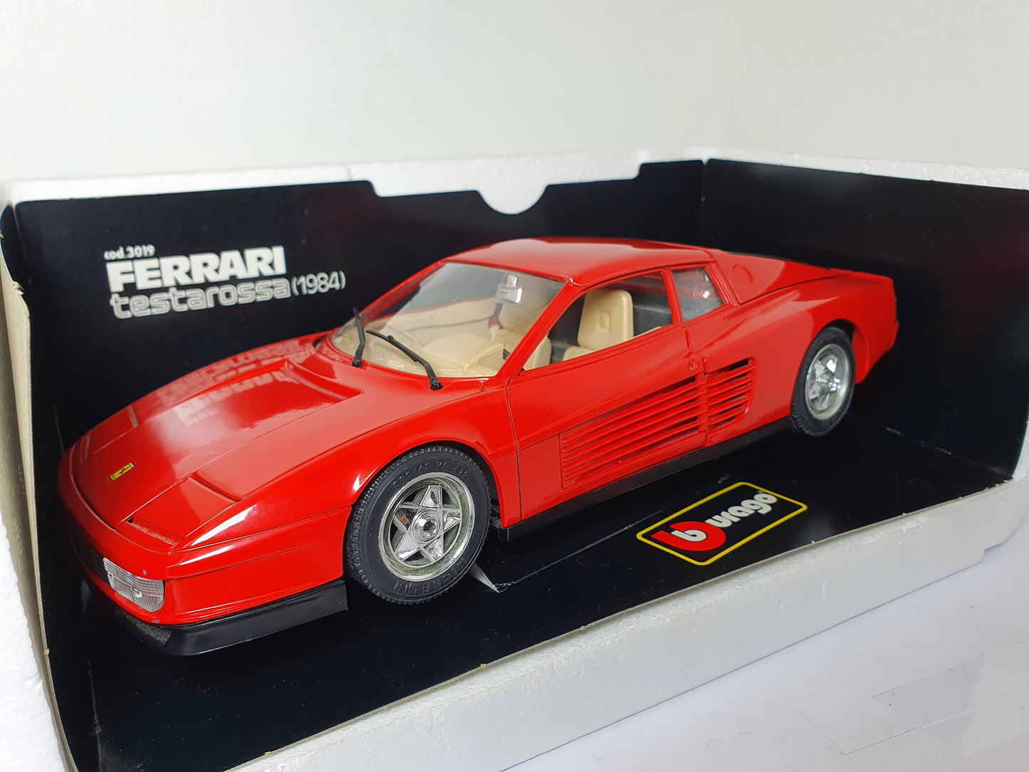 1:18 Ferrari Testarossa ~ Bburago ~ Red