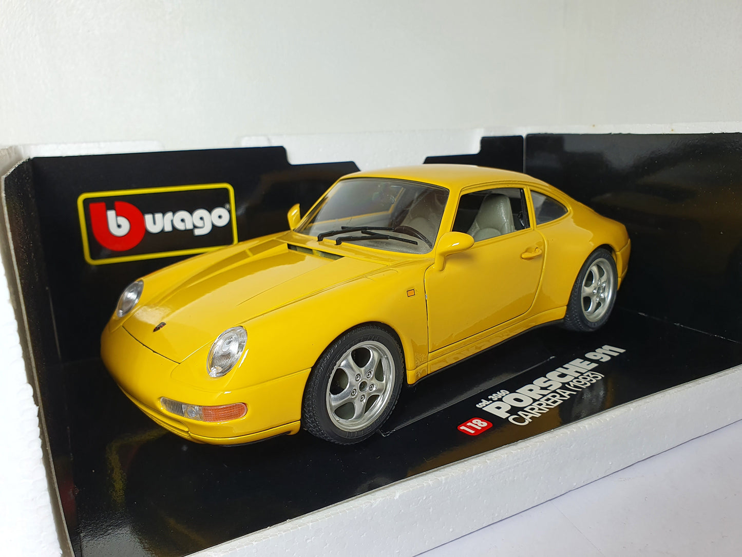 1:18 Porsche 911 Carrera 993 ~ Bburago ~ Yellow