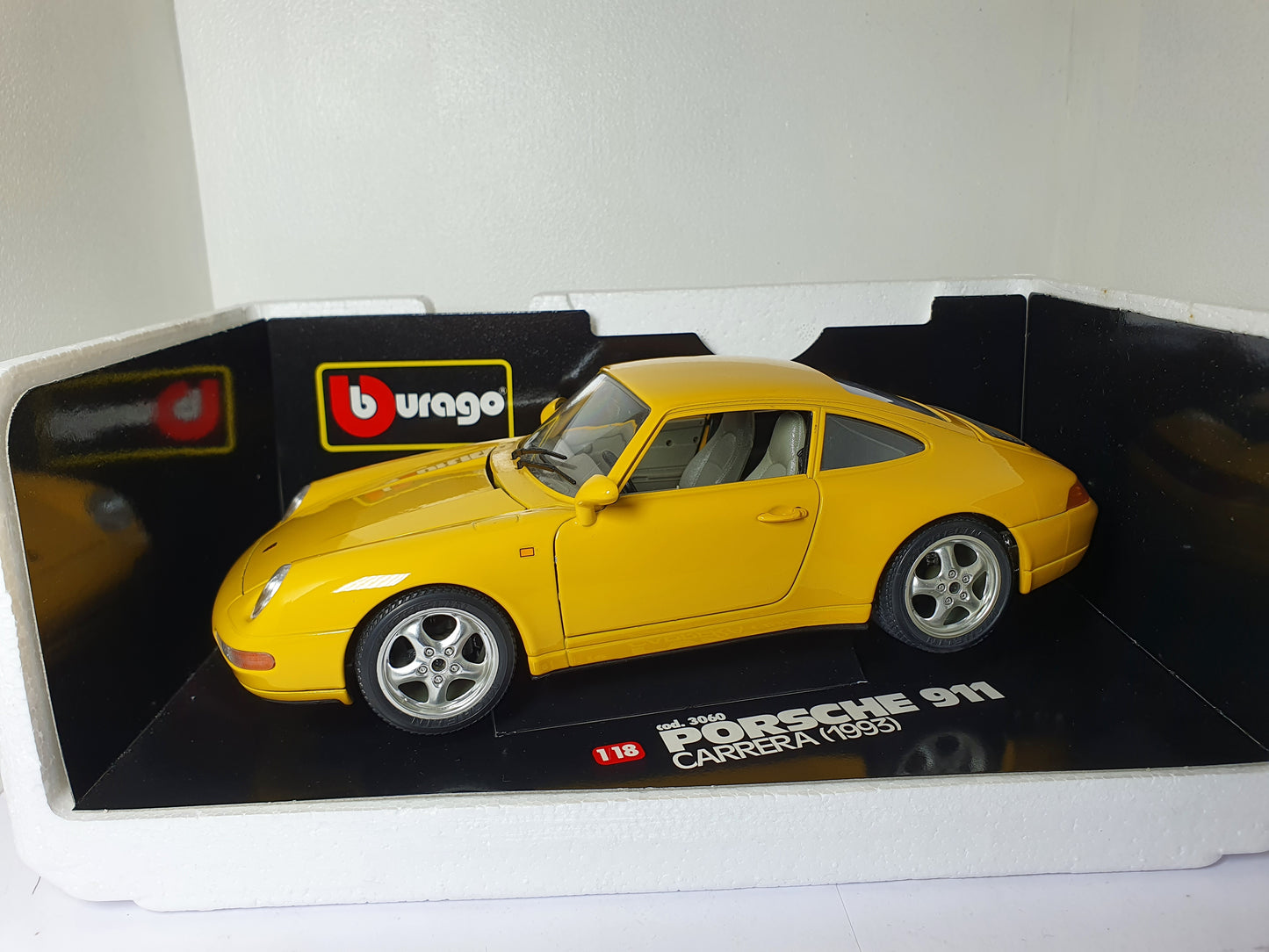 1:18 Porsche 911 Carrera 993 ~ Bburago ~ Yellow