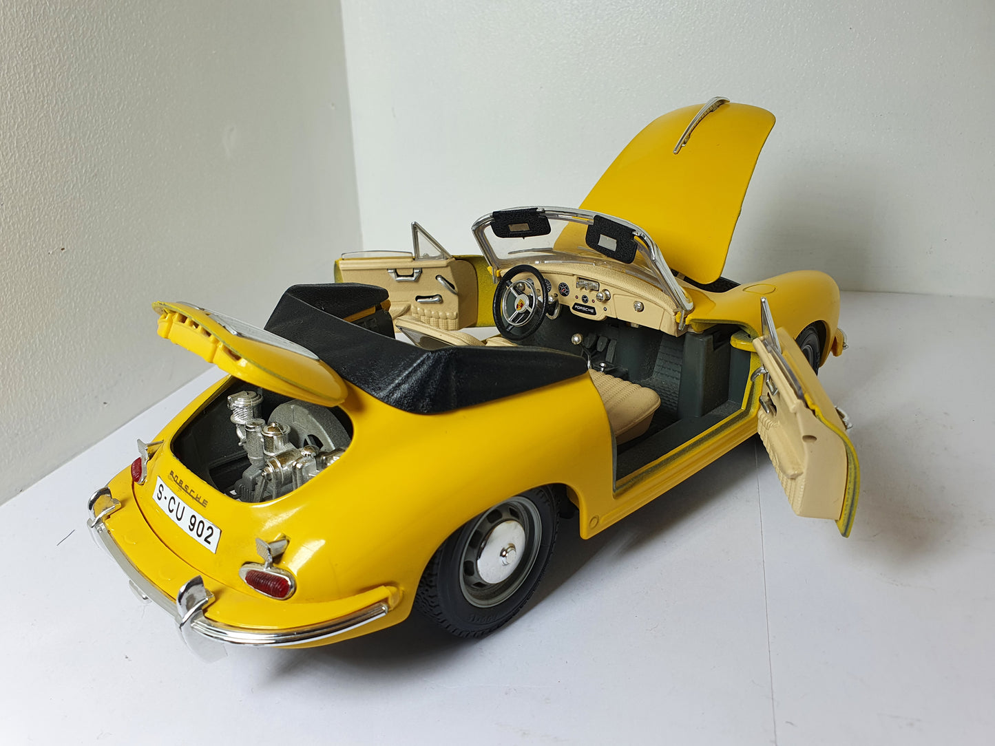 1:18 Porsche 356 Cabriolet ~ Bburago ~ Yellow