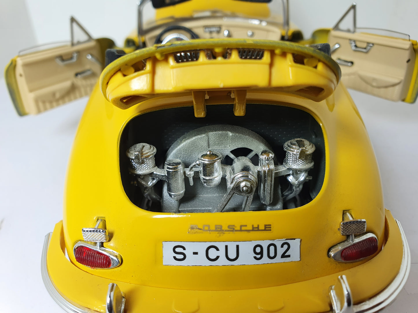 1:18 Porsche 356 Cabriolet ~ Bburago ~ Yellow