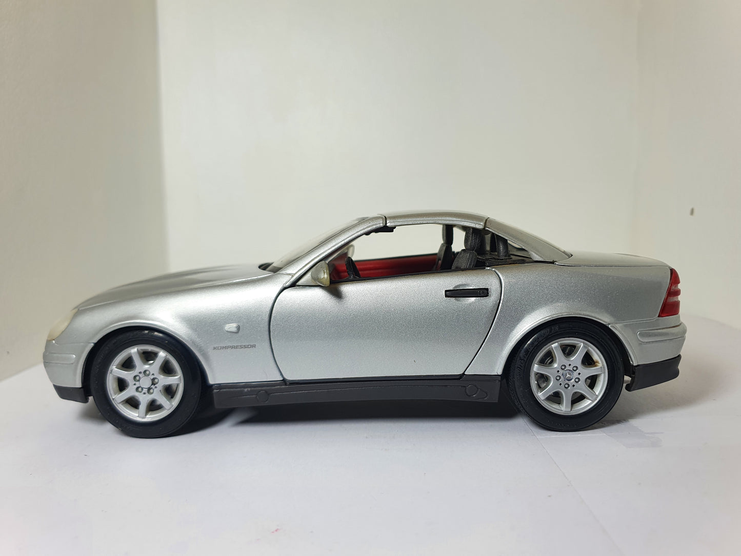 1:18 Mercedes SLK 230 ~ Maisto ~ Silver