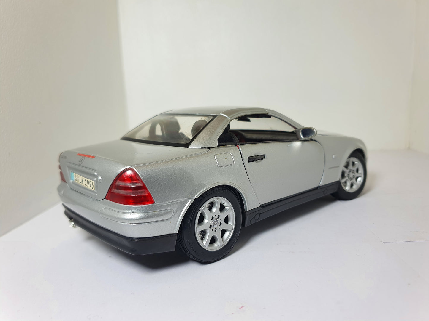 1:18 Mercedes SLK 230 ~ Maisto ~ Silver