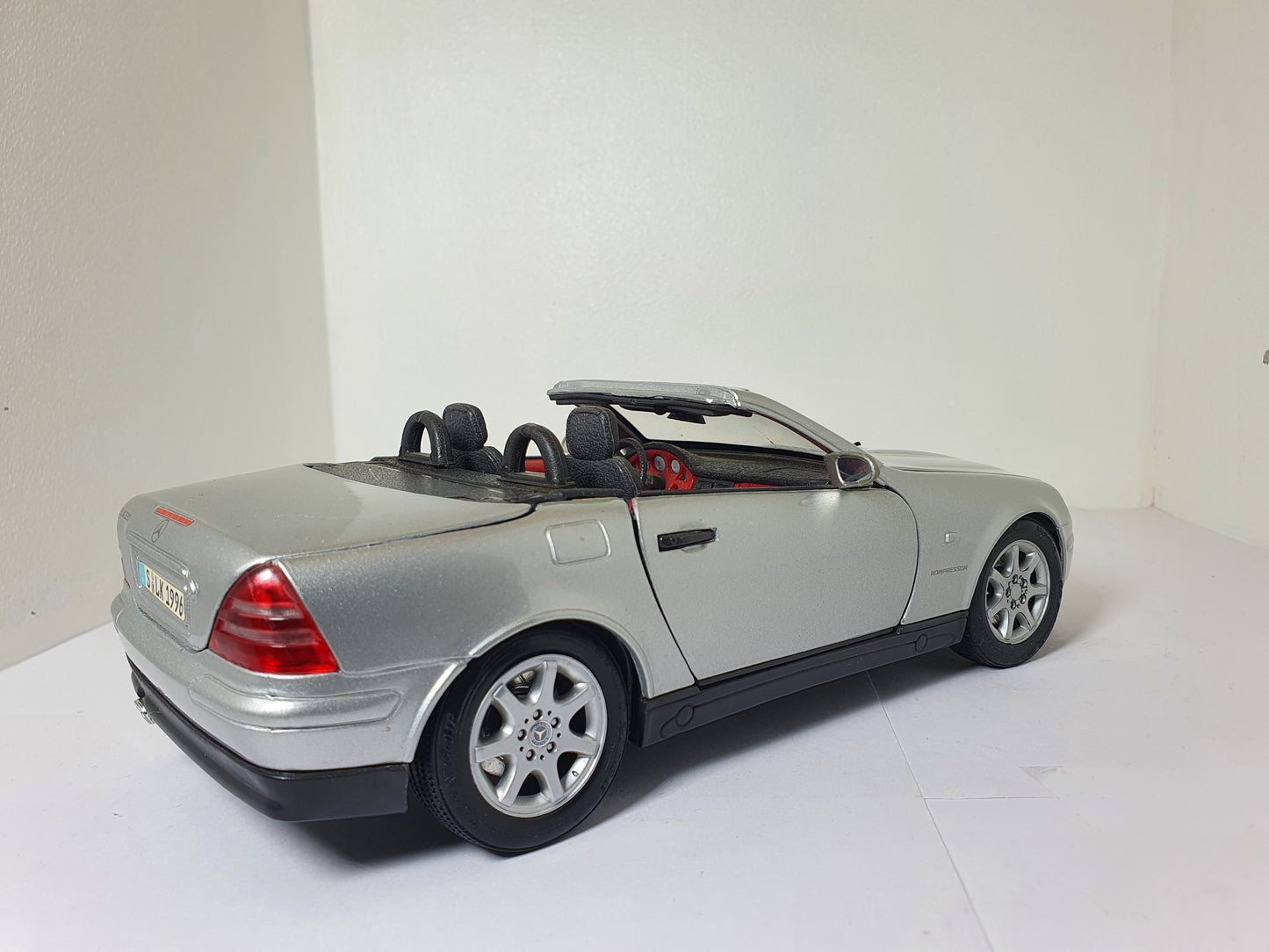 1:18 Mercedes SLK 230 ~ Maisto ~ Silver