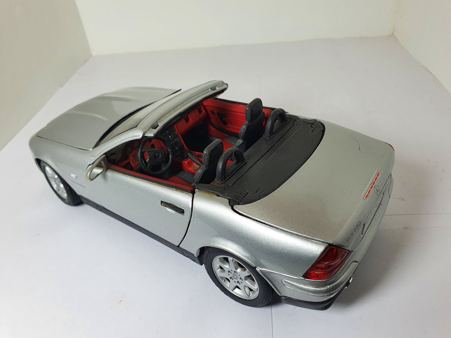 1:18 Mercedes SLK 230 ~ Maisto ~ Silver