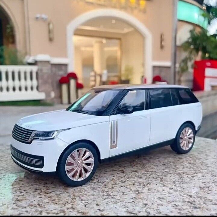 1:18 Range Rover Vogue L460 Style Diecast ~ White