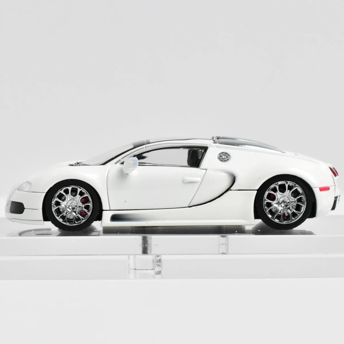 1:64 White Bugatti Veyron Super Sport