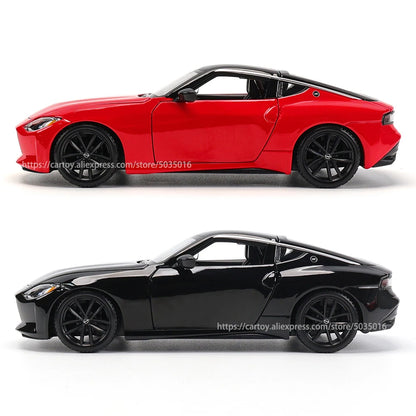 1:24 Nissan 400Z ~ Maisto ~ Red